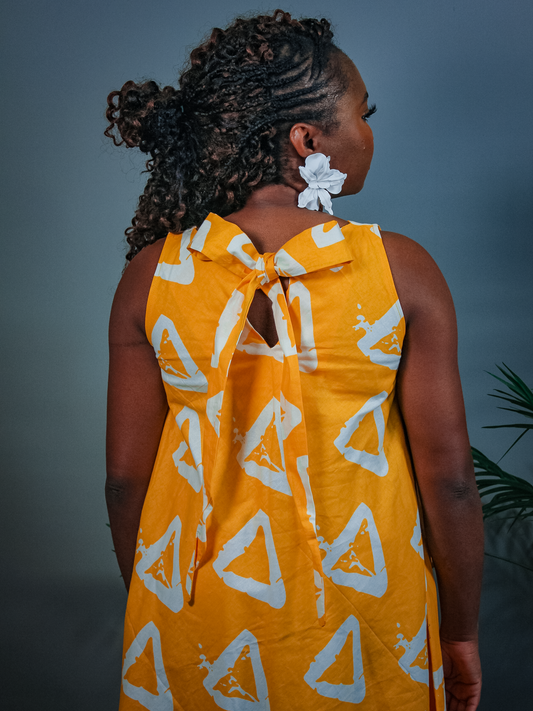 NOÉMI Bow-Back Shift Dress